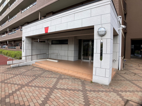 【ロイヤルコート河原町】エントランスアプローチ
