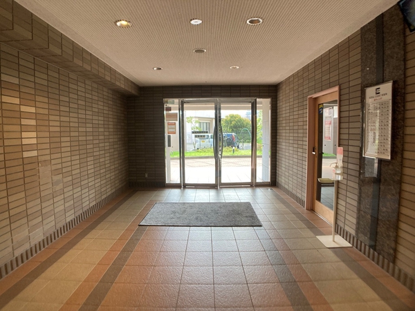 【ロイヤルコート河原町】エントランス