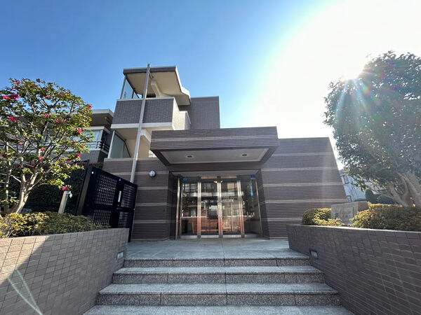 【ファミール上石神井ヒルズフォート】エントランス