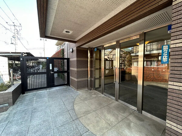 【ファミール上石神井ヒルズフォート】エントランス