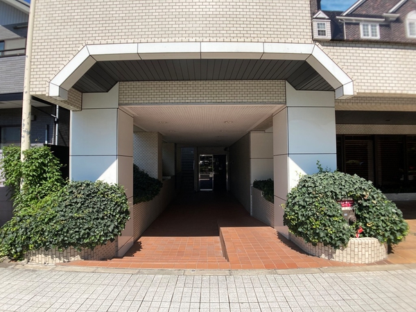 【ダイアパレス上杉】エントランスアプローチ