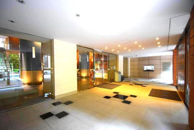 ノンタッチ式のオートロックを採用したエントランスは、安全面にも配慮。 ノンタッチ式のオートロックを採用したエントランスは、安全面にも配慮。