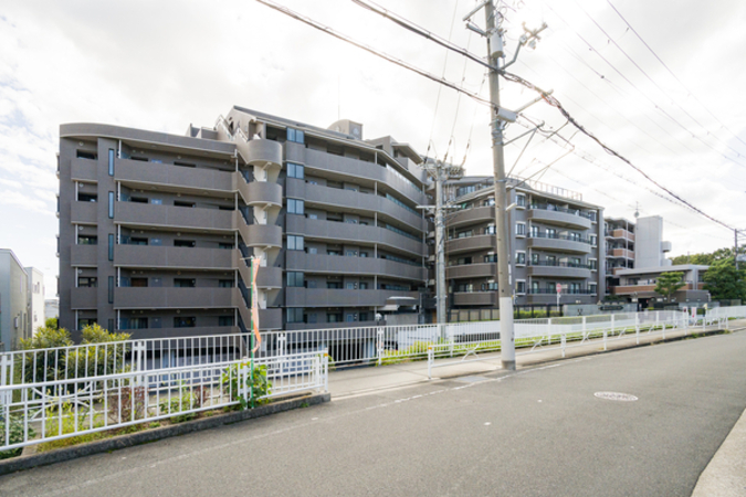 【アパガーデンコート緑地公園】外観