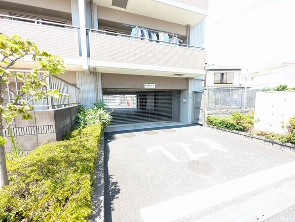 【日神パレステージ三山シャインプレイス】駐車場