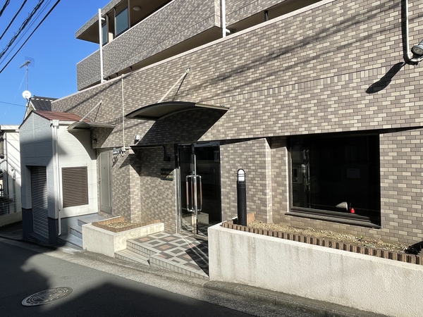 【リベルテ湘南富岡】エントランス
