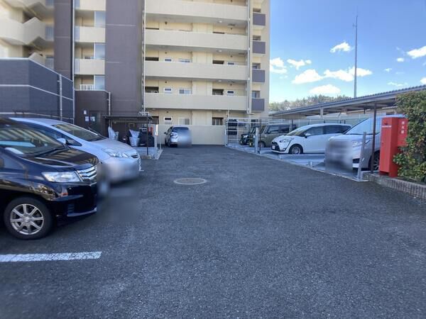 【エスポアコート長命ヶ丘レジデンス】駐車場