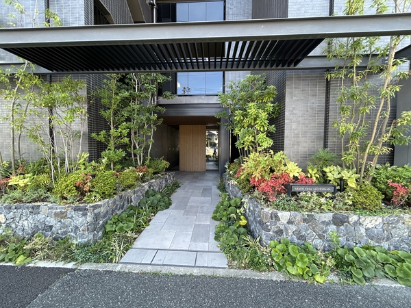 【グランクレア桜山】エントランス