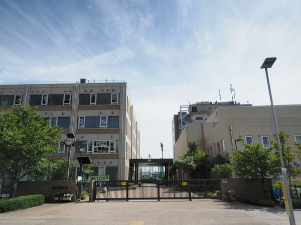 さいたま市立つばさ小学校　約570ｍ