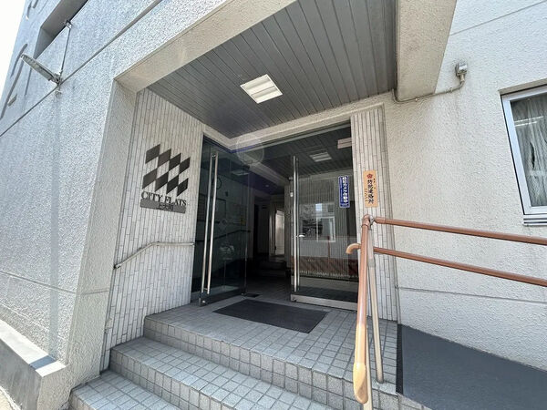【シティフラッツ上大岡】エントランス