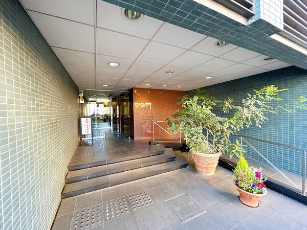 【クアトロウーノ城北中央公園】エントランス