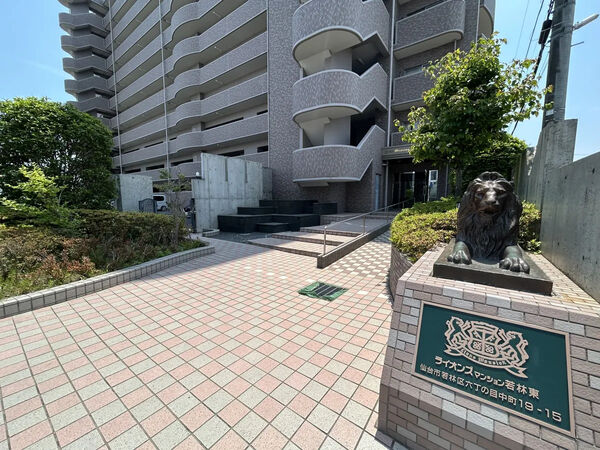 【ライオンズマンション若林東】エントランスアプローチ