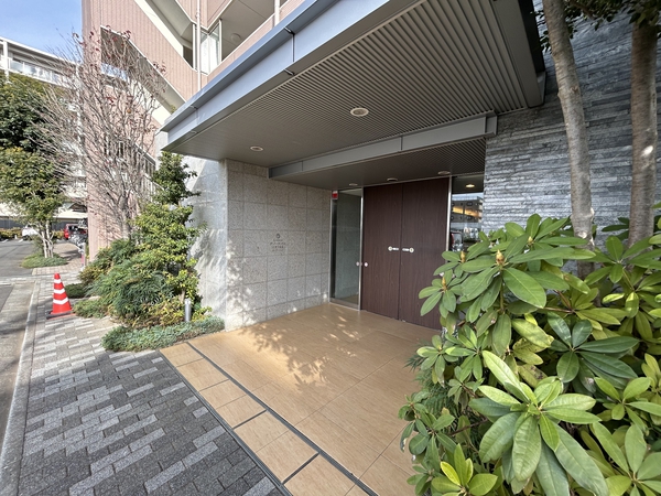 【ザ・パークハウス三鷹下連雀ガーデンコート】エントランス