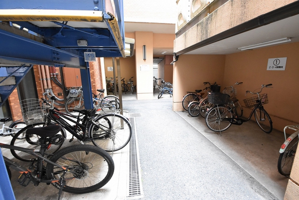 【ライオンズマンション岡山弓之町】駐輪場