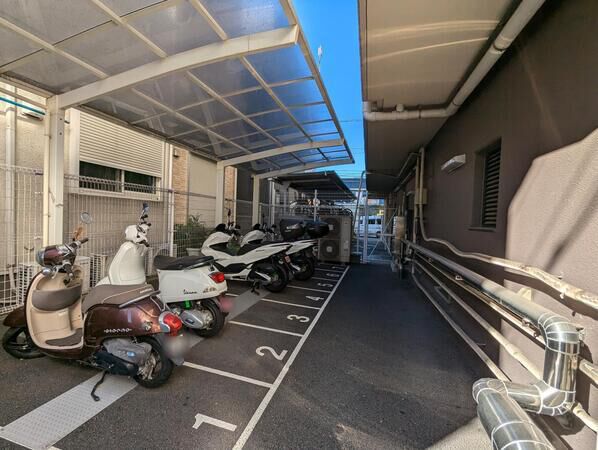 【横浜クオーレ星川】バイク置き場