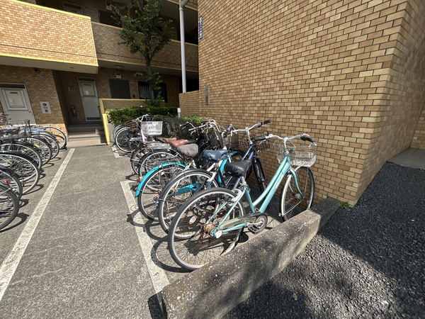【ライオンズマンション日進】駐輪場