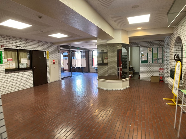 【ライオンズマンション春日町】エントランス