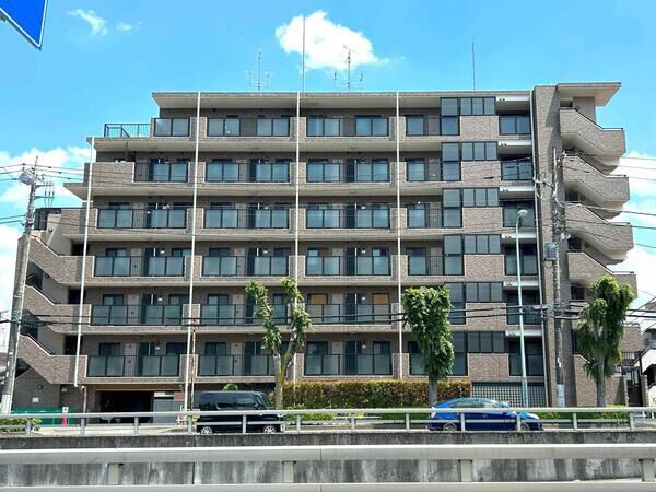 【ライオンズヴィアーレ聖蹟桜ヶ丘】建物外観