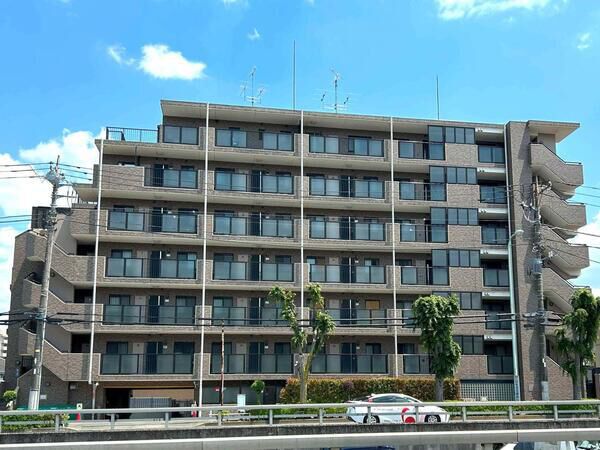 【ライオンズヴィアーレ聖蹟桜ヶ丘】建物外観