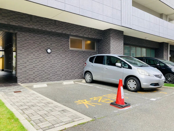 【エスリード西京極第2】駐車場