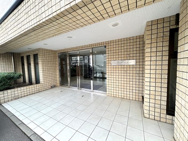 【カルム静修学園前】エントランス 【カルム静修学園前】エントランス