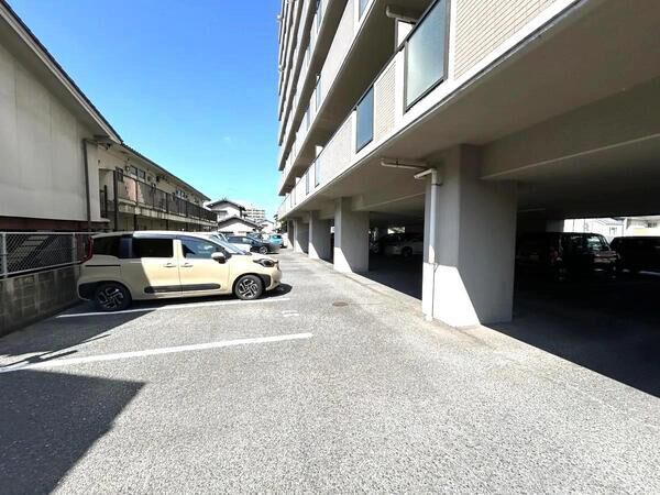 (駐車場) (駐車場)