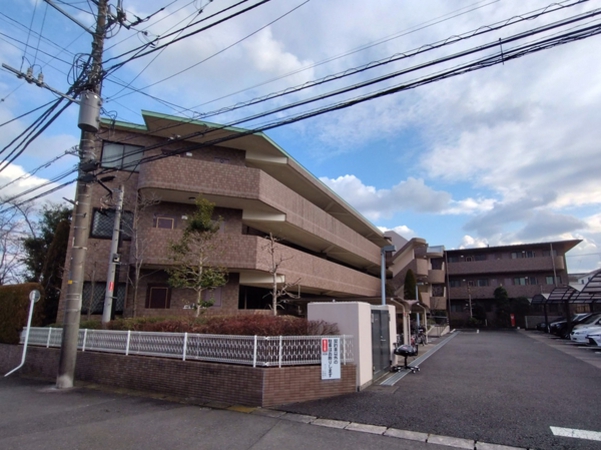 【サンパーク鶴川】外観