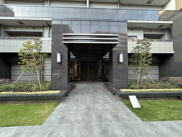 【ブランニードタワー城東中央】エントランス