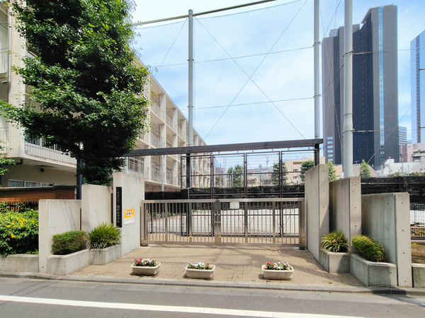 西新宿中学校まで約850m(徒歩11分)