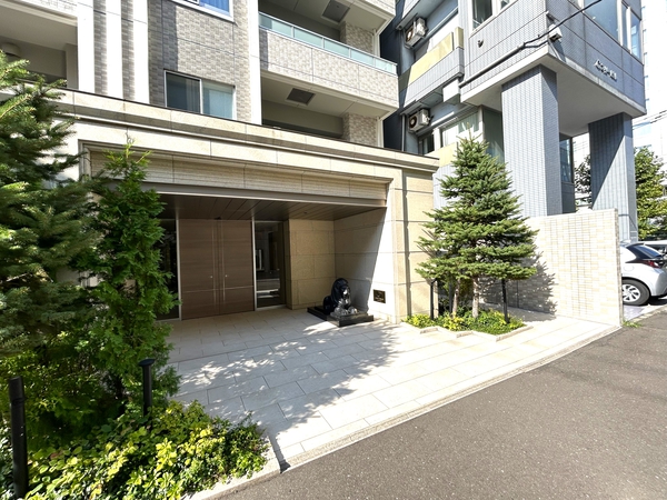 【ライオンズ札幌大通公園ミレス】エントランス