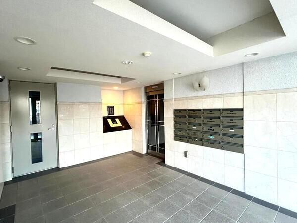 【プリンスハイツ志賀公園】エントランス２