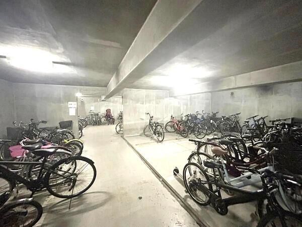 【ハウスオブリザ大通】共用部分(駐輪場) 【ハウスオブリザ大通】共用部分(駐輪場)