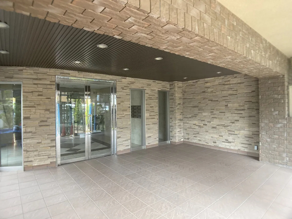 【グランジュールマンション新田東】エントランス