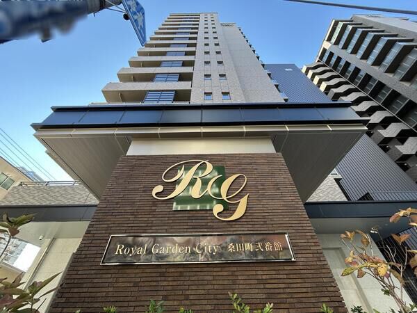 【ロイヤルガーデンシティ桑田町弐番館】《マンションエンブレム》