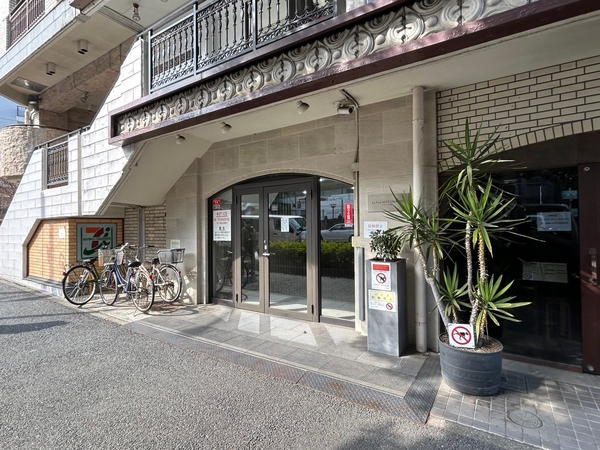 【ラポール元町】エントランス