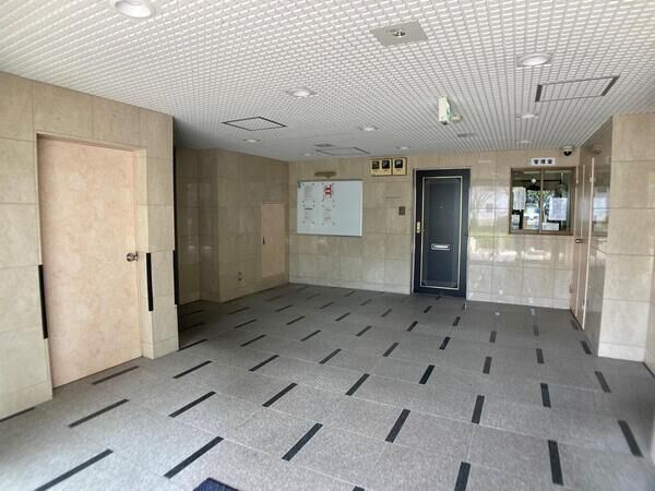 【ライオンズマンション榴ヶ岡】エントランス