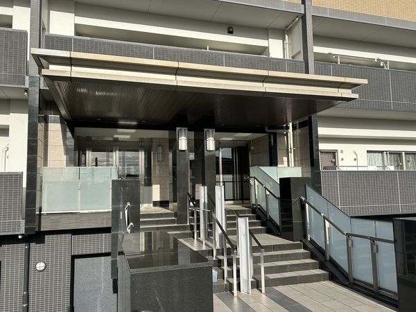 【ベルズ矢野駅前通り】エントランス