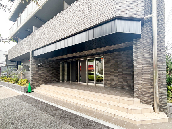 【プレール・ドゥーク西新井Ⅲ】エントランス