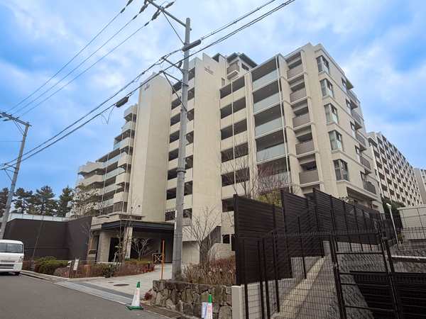 【ワコーレ千里竹見台マスターズレジデンス】外観