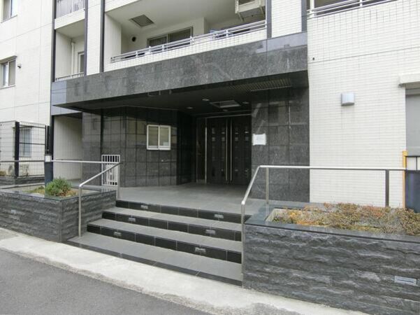 【D’クラディア等々力緑地ウエスト】エントランス