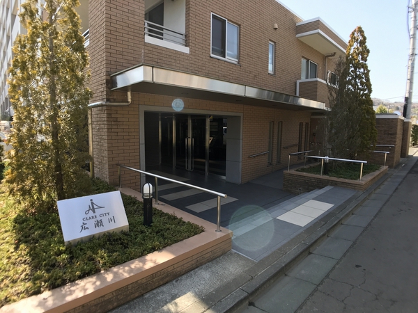 【クレアシティ広瀬川】エントランスアプローチ