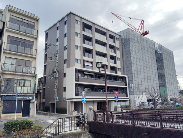 【プレサンスロジェ京都御所西】外観