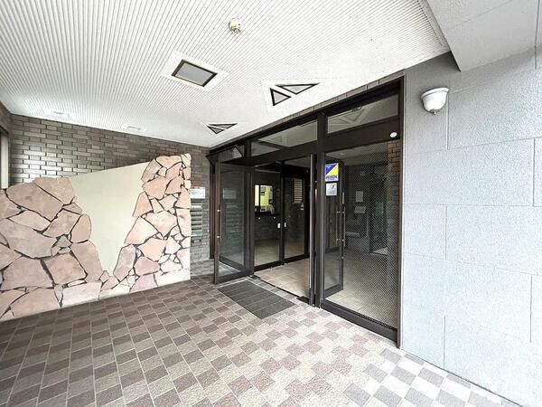 【ネオハイツ八乙女プリオール】エントランス