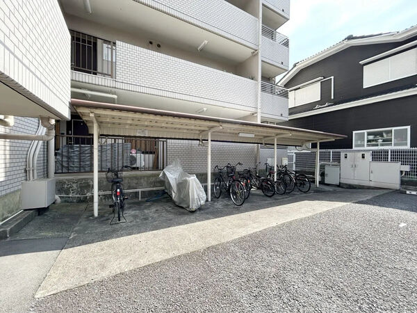 【宝マンション富田町】駐輪場 【宝マンション富田町】駐輪場