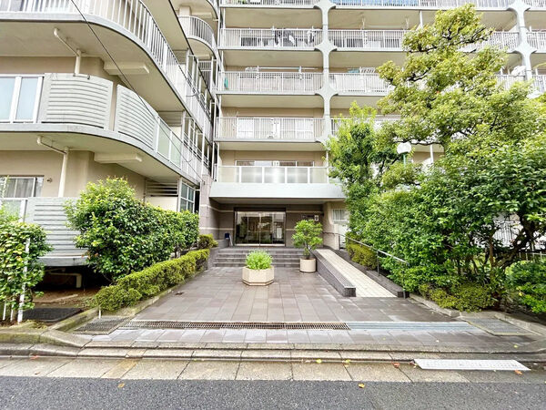 【中川ビューハイツ】エントランスアプローチ 【中川ビューハイツ】エントランスアプローチ