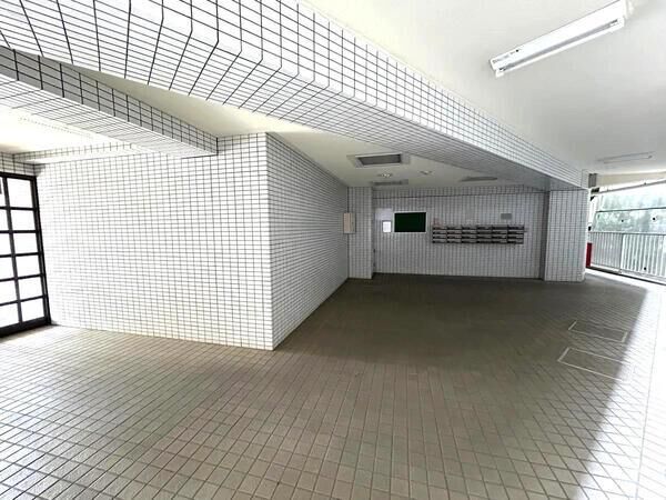 【エンゼルハイム浦和中尾】エントランス1