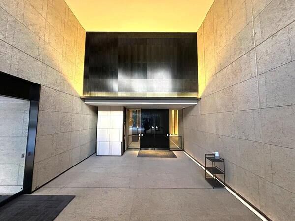 【ザ・パークハウスグラン南青山】エントランスロビー