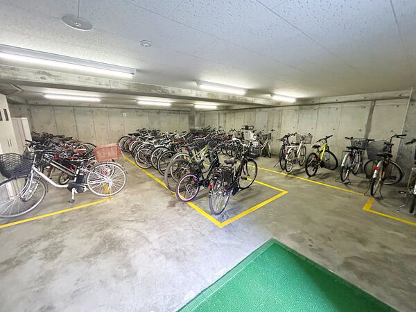 【ライオンズヒルズ月寒公園】駐輪場