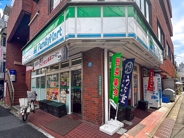 ファミリーマート鷺宮駅前店まで約600m(徒歩8分)