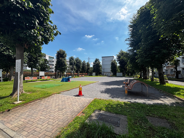 中央児童公園まで約300m(徒歩4分)