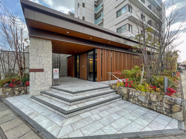 【プレミスト上小田井レジデンス】エントランス